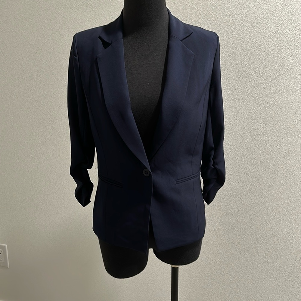 Navy blue fitted blazer